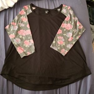 TORRID 3/4 SLEEVE TOP
